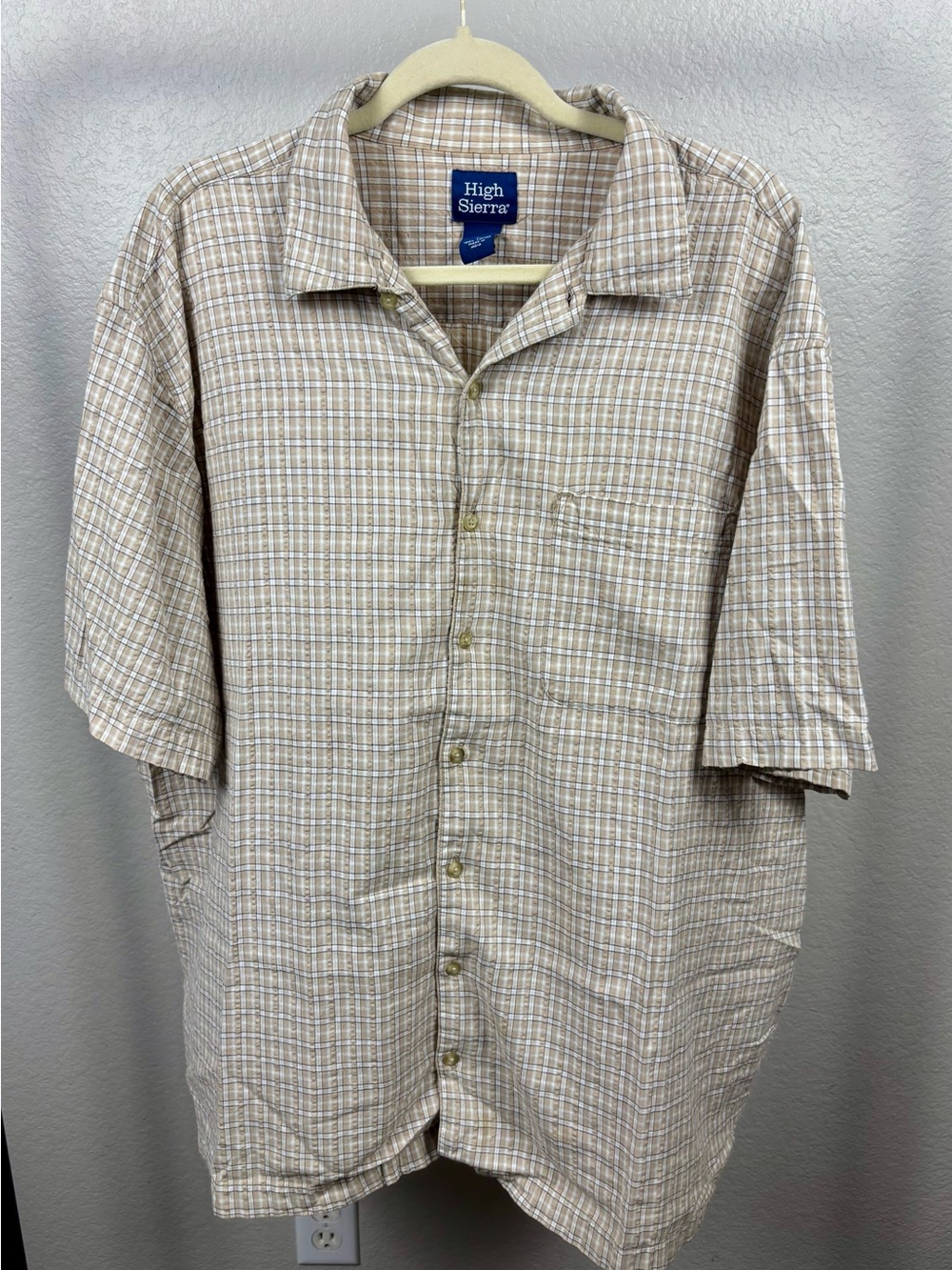 High Sierra Men's Beige Plaid Short-Sleeve Button-Up Shirt